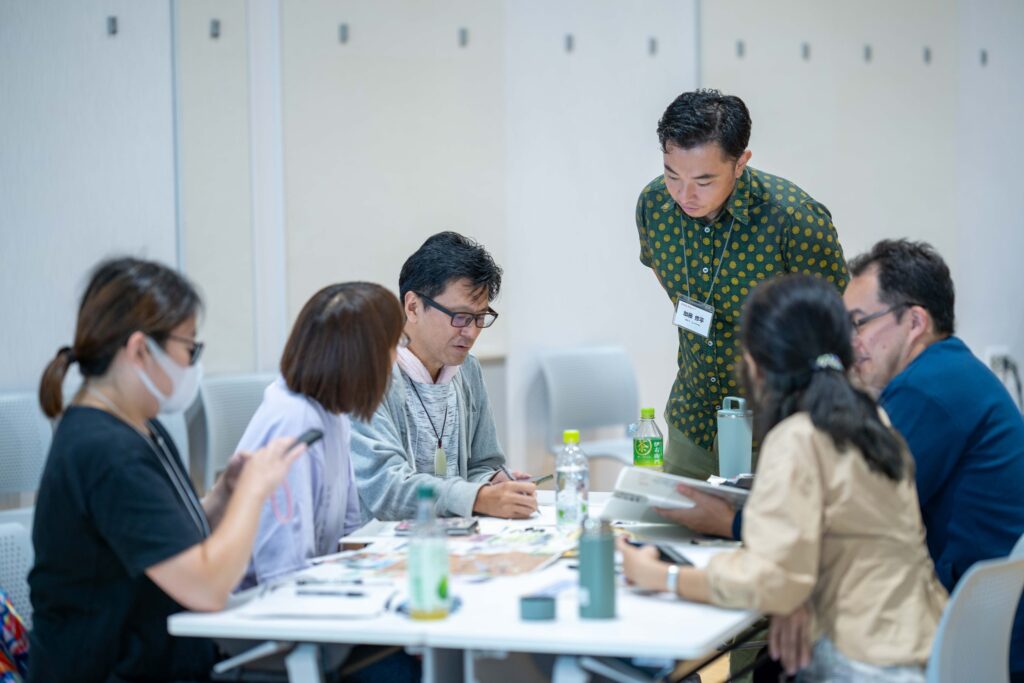5人、勉強している人、テキストの画像のようです